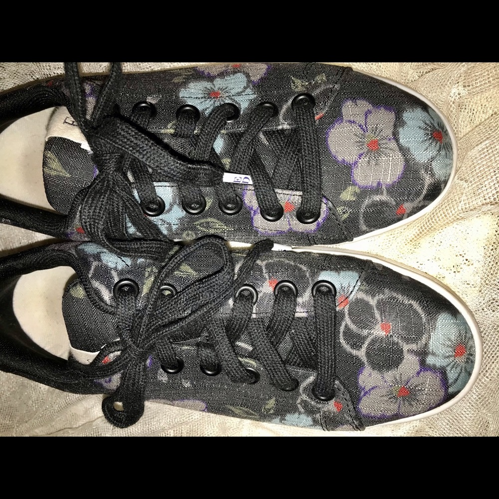 SOLD  - Ellen DeGeneres Love shoes, Chapalla size 7.5